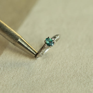 0.40ct natural alexandrite oval-cut ring in 18k white gold with eighteen round brilliant diamonds